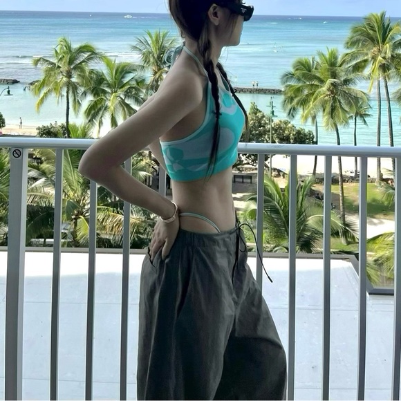 Jacquard halter top and panties - Picture 5 of 11